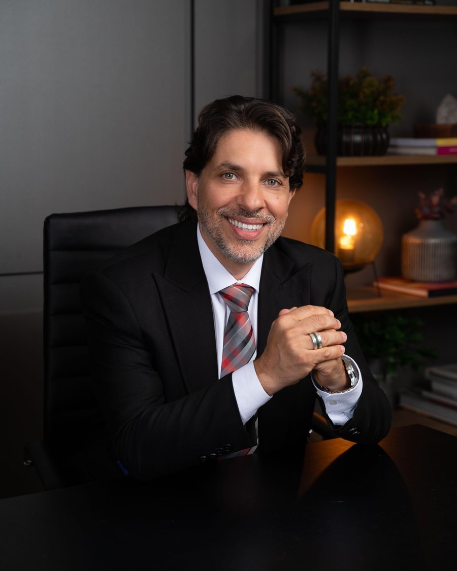 João Manuel em seu escritório